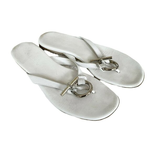 Hermes White Leather Thong Sandals Silver Tone Toggle Sz 39 US Sz 8.5 - Picture 1 of 8